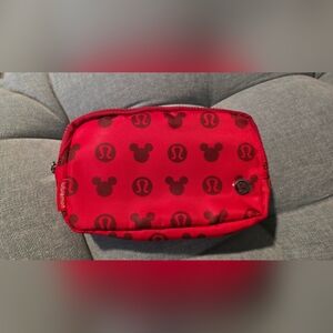 Disney x lululemon

Everywhere Belt Bag 1L Mickey Outline Graphic